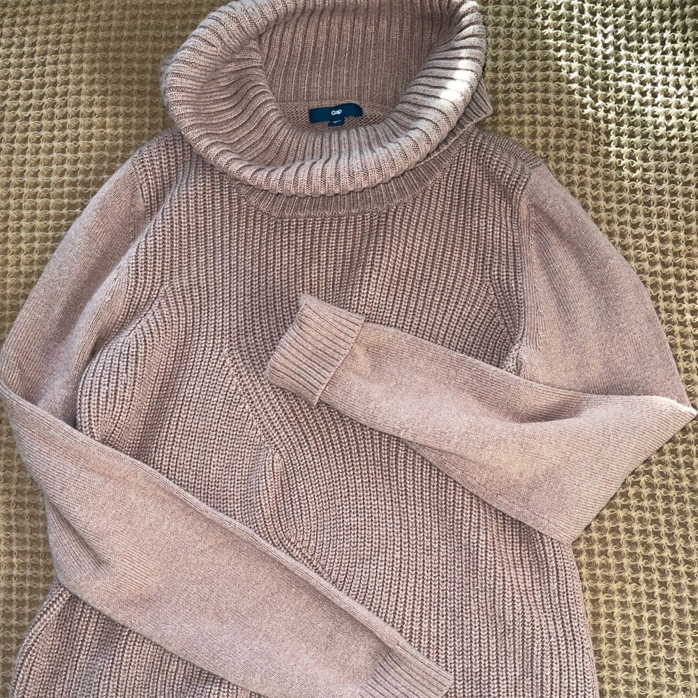 Wore this maybe 3 times and it was a little snug on me (I’m in between sizes).